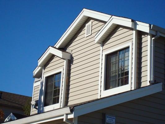 These replacement windows include a custom interior pane pattern. Our client in Woodinville WA was very happy with the final look.