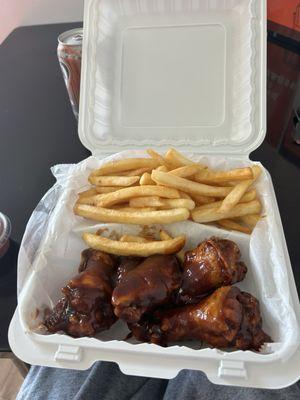 BBQ wings and plain fries.