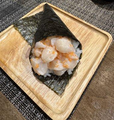 Bae scallop hand roll