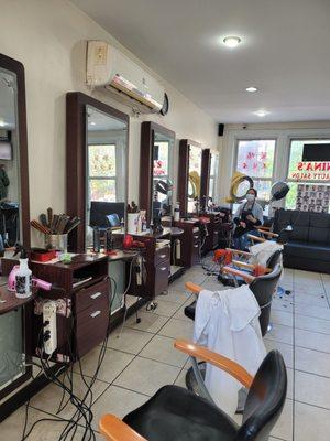 Nina saloon