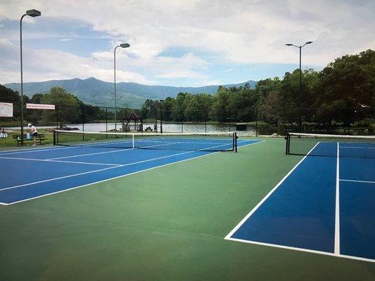 Black Mountains Lake Tomahawk with two (2) lighted hard surface tennis courts