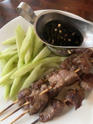 Beef skewers with cucumbers and barbecue sauce