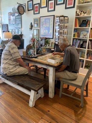 Puzzle table