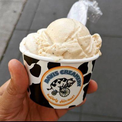 Scoop of horchata and scoop of black tea with shortbread cookie