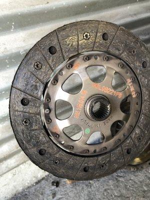 Mario showed me how badly the previous owner wore out the OEM clutch