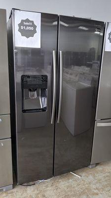 (New) Samsung Side-by-Side refrigerator RS25J500DSG/AA, Grey: $1,050