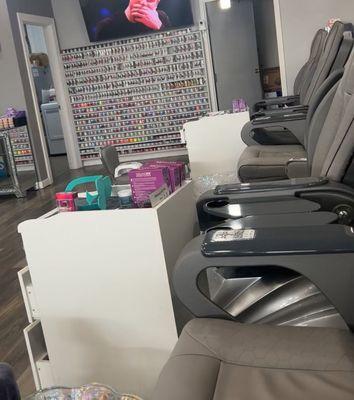 Pedicure stations- cleanest nicest chairs