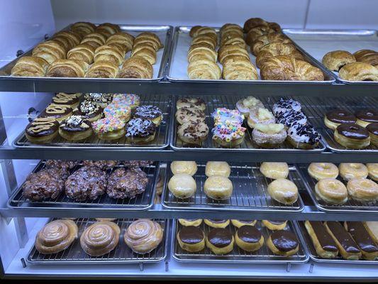 Croissants, Specialty, Fancy (apple fritter and cinnamon rolls), Jelly filled, Custard