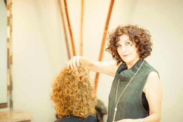 Curlyologist - Mona Harb