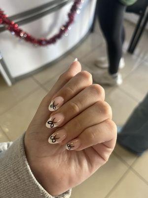 Nails with bow