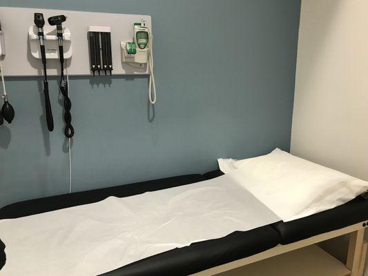 Checkup room/bed