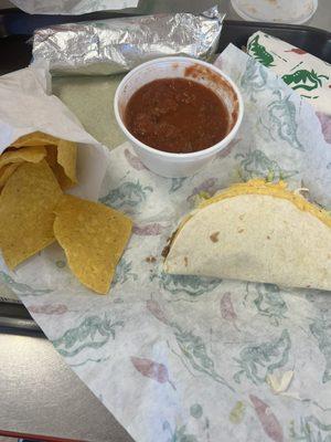 Taco delite with guacamole - my favorite & chips and salsa - just the right amount of spice!