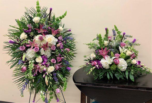 Beautiful matching spray and urn tribute.