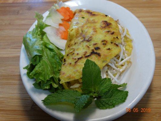 banh xeo (crispy turmeric pancake)