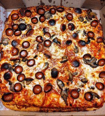 Cup & Char pepperoni/Mushroom Pan Pizza