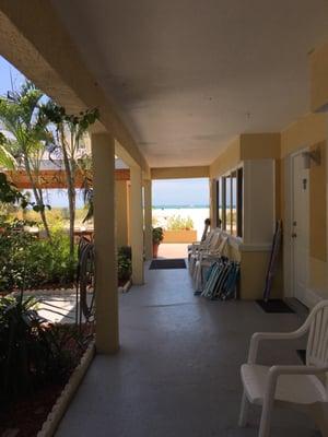 Hallway/walkway to the beach