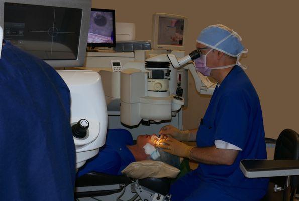 Dr. Givens performing Wavefront LASIK at the Campus Eye Center.