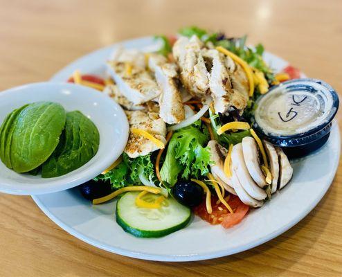 "JOAN OF ARC" salade de poulet! w/Avocado. BEST Chicken salad EVER! Seasoning on this chicken is OUT OF THIS WORLD DELICIOUS. OuiOui :)...