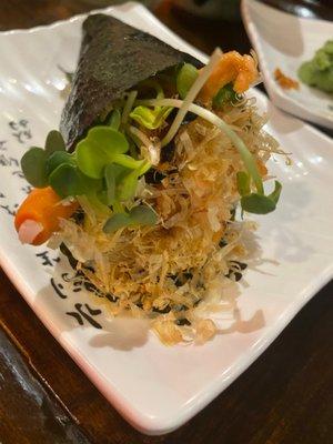 Salmon skin hand roll