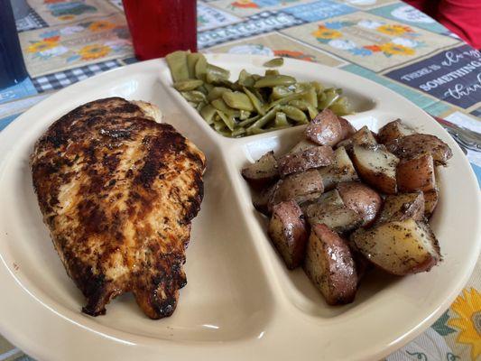 Marinated grilled chicken with roasted potatoes and green beans