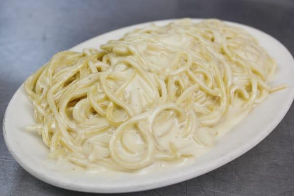 This is a child's spaghetti! There is a selection of three sauces - meat, tomato and alfredo.