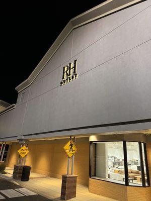 RH Outlet Cherry Hill