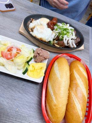 Bo Ne (Beef Steak Cubes) with 2 complimentary breads