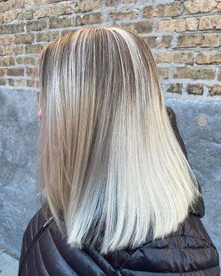 Blonde ombre #blondehairstyle #chicagohairstylist #chicagohairsalon #jeffersonpark