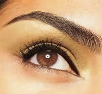 Trained by Damone Roberts, artist for the stars, try our The Perfect Arch - Brow Shaping service.