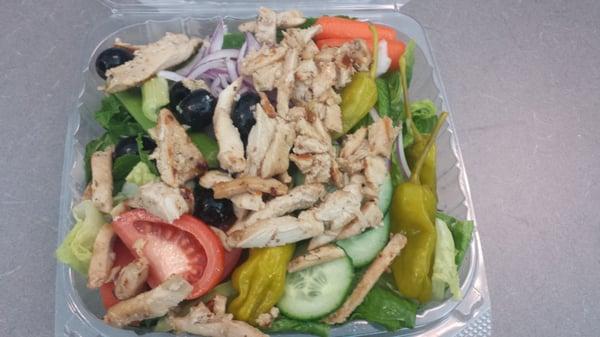 Greek salad no feta add chicken