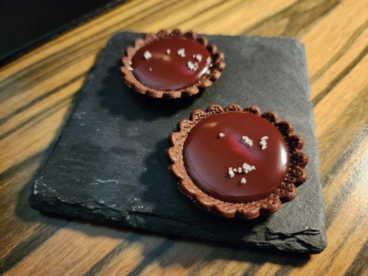 chocolate tartes with sea salt