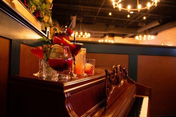 Live Piano Performances every Thursday-Saturday