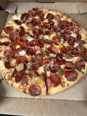 Pepperoni magnifico with sausage