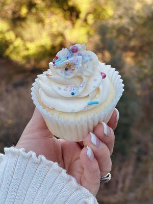 Gender reveal cupcake