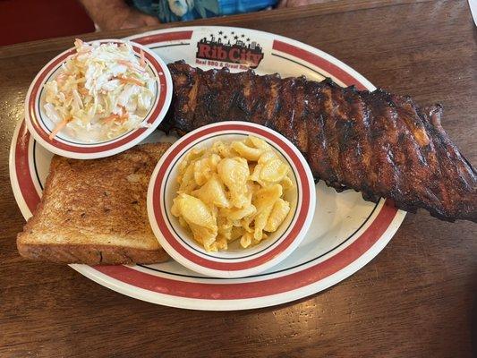 Ribs with Mac and cheese and coleslaw