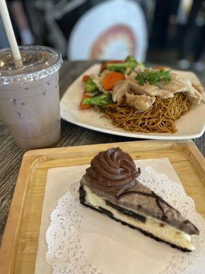 Ube coffee Garlic noodles with chicken  Oreo cheesecake  IG:  @rosyeatssj