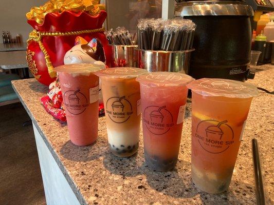 R to Cheese strawberry smoothie, Thai tea, Sunset Galaxy, Tropical fruit tea