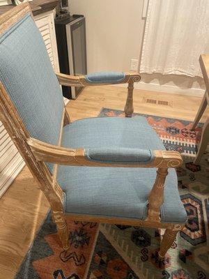 Armed dining chair