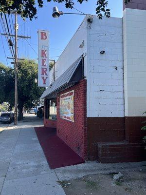 Front of the bakery on Figueroa. Street parking only(?).