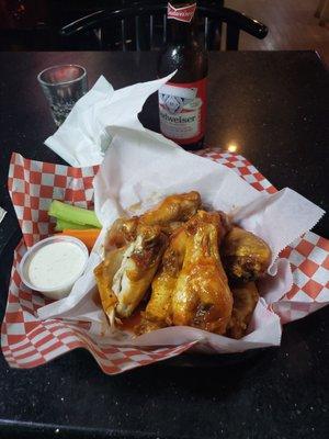 Wings at Ain't Nick's