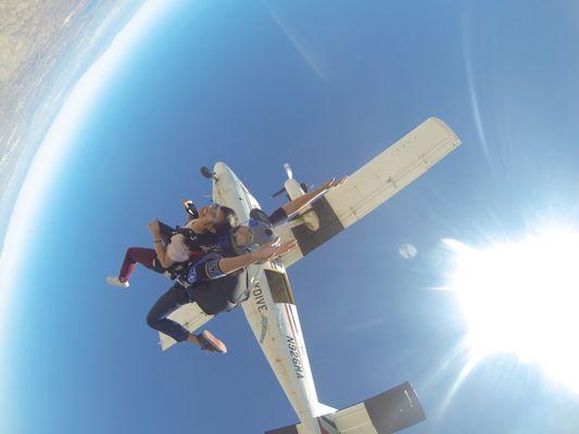 Best experience ever!!! Thanks Chris for an amazing freefall, and to Zack for the awesome pictures/videos like this one!