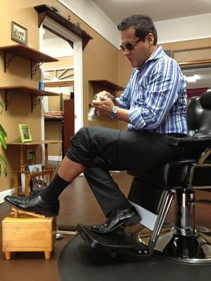 Shoe shining his shoes before work