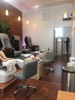 Pedicure area - very clean!