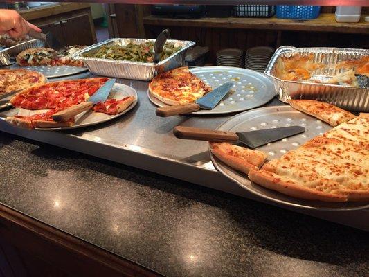 Pizzas offered on the lunch buffet