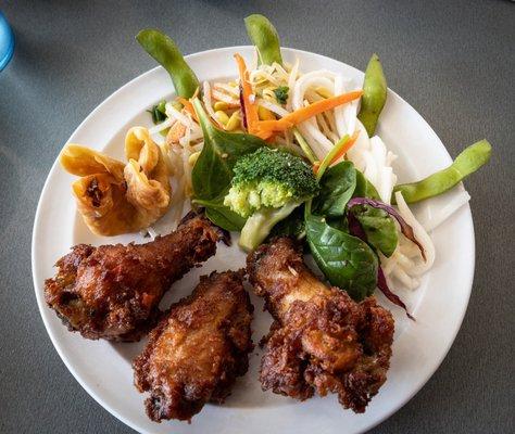 Great bean sprout salad and wings!