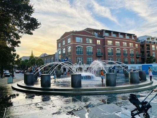 Fountain at north entrance of Waterfront Park_Yelp_Sanju-6