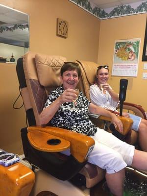 Mother and daughter pedi's