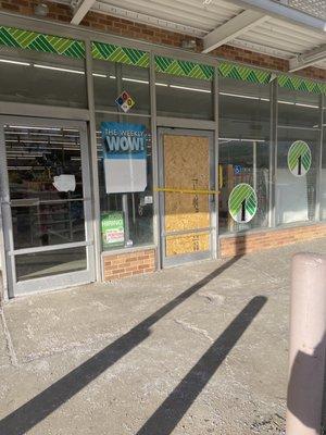 This Dollar Tree on Mission and County Line Road in KCK is a total dump inside and out.