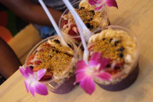 Tropical bowls with Tropical Topping