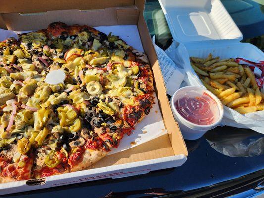 Large Custom (garlic, olives, mushrooms, jalapenos, artichoke, red onion, and oh that marinara...),  Garlic Fries w/ blue cheese